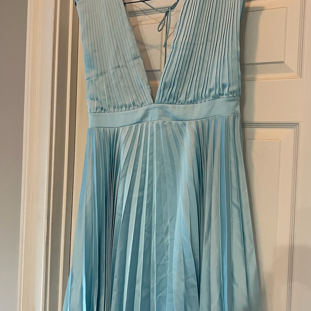 Elegant Light Blue Pleated Abercrombie+Fitch Formal Homecoming Dress